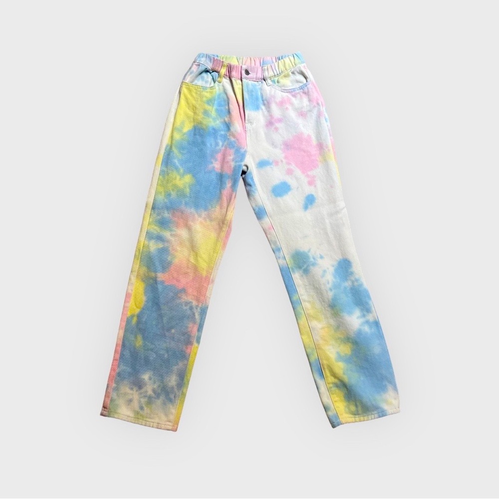 Size small, pastel colored jeans. Made by Blue Blush. Worn once.